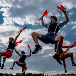 GD46BJ Hannover, Germany. 12th July, 2016. (ATTENTION EDITORS: EMBARGOED UNTIL 13 JULY 2016 · 7PM) Artists of the group 'Quatuor Stomp' show their talent during the premiere of 'Kleines Fest im Grossen Garten' (lit. small festival in a big garden) in the big garden of Herrenhausen castle in Hannover, Germany, 12 July 2016. A total of 120 artists, musicians and acrobats from all around the world will perform at the festival from 13 until 31 July. Photo: Peter Steffen/dpa/Alamy Live News